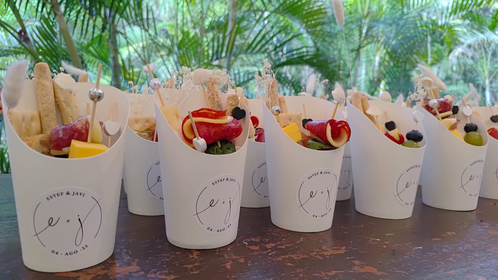 Vasitos con botanas para boda